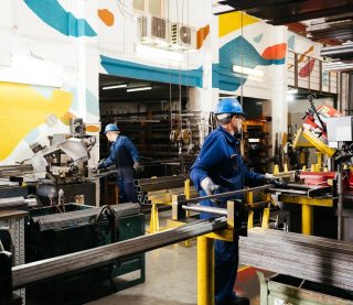 Qui havia dit que un magatzem de materials fèrrics només podia ser avorrit? El nostre està ple de color, i a nosaltres ens encanta! 💛
📍Gran Via Corts Catalanes 222, Barcelona
🕑 Dilluns a divendres de 8h a 18h