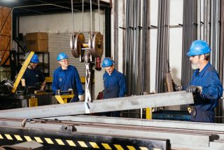 Si una cosa caracteritza Castells Vilaseca és el gran equip humà que el forma. Per nosaltres la convivència i benestar és la clau perque l'engranatge segueixi funcionant.
En general, estem poc acostumats a donar les gràcies. És per això que avui, impregnant-nos de la bona energia d'aquesta foto, donem gràcies a totes les persones que formen Castells Vilaseca, estiguin al magatzem, a l'oficina, darrere el mostrador o dins del camió! 💛
I evidentment, gràcies també a tots els clients i clientes que ja fa anys que confieu en nosaltres.